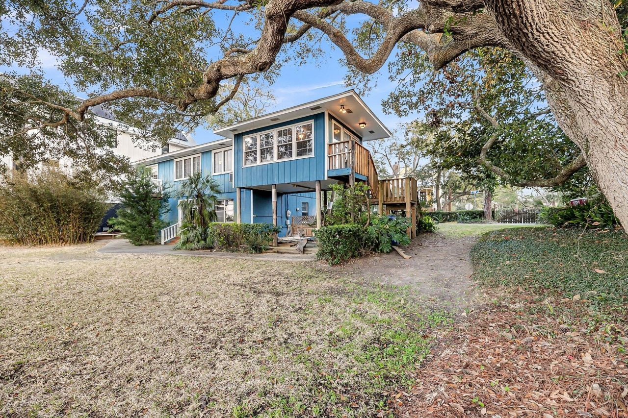 702 E Erie Avenue Photo 4