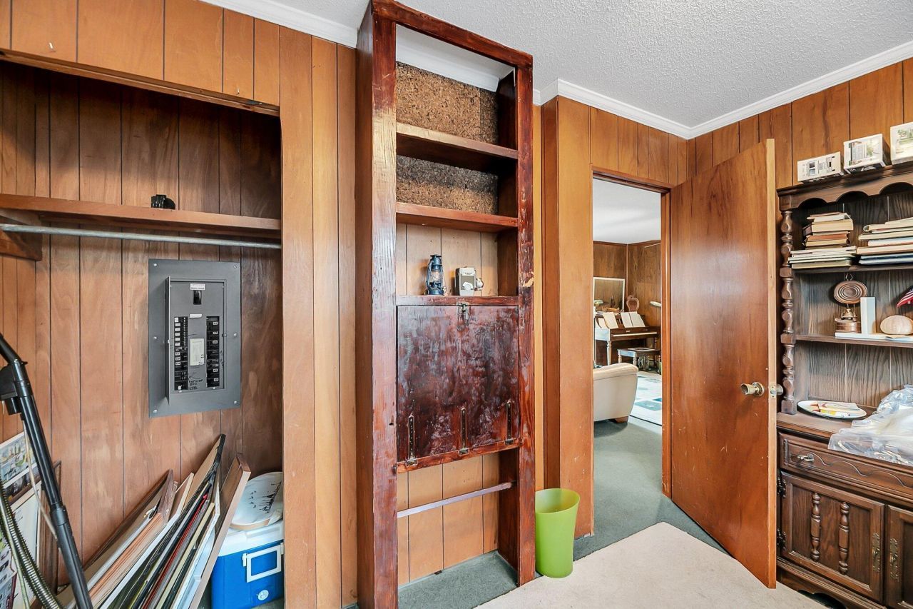 702 E Erie Avenue Photo 40