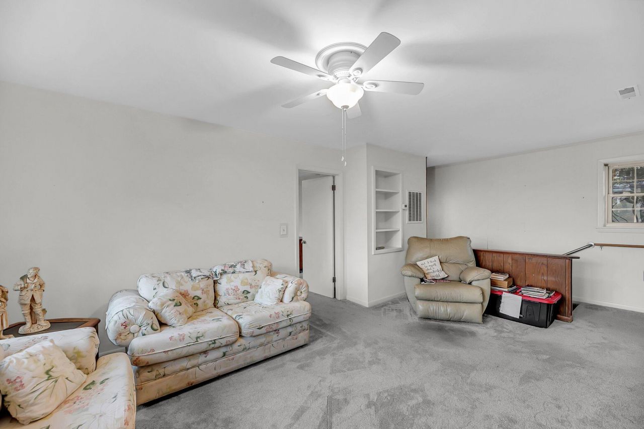 702 E Erie Avenue Photo 42