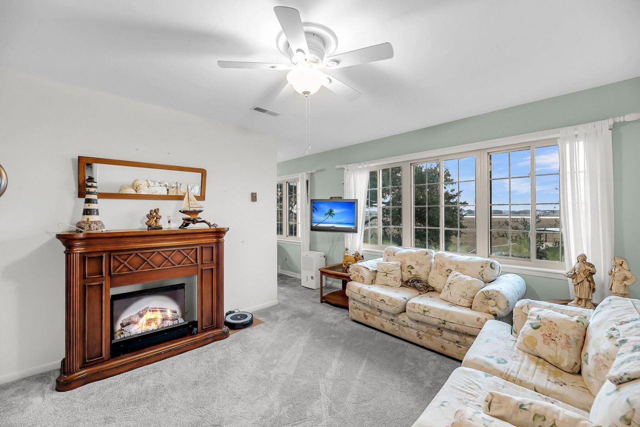 702 E Erie Avenue Photo 43