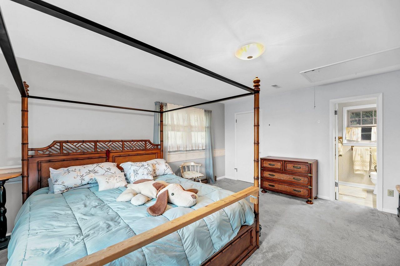 702 E Erie Avenue Photo 45