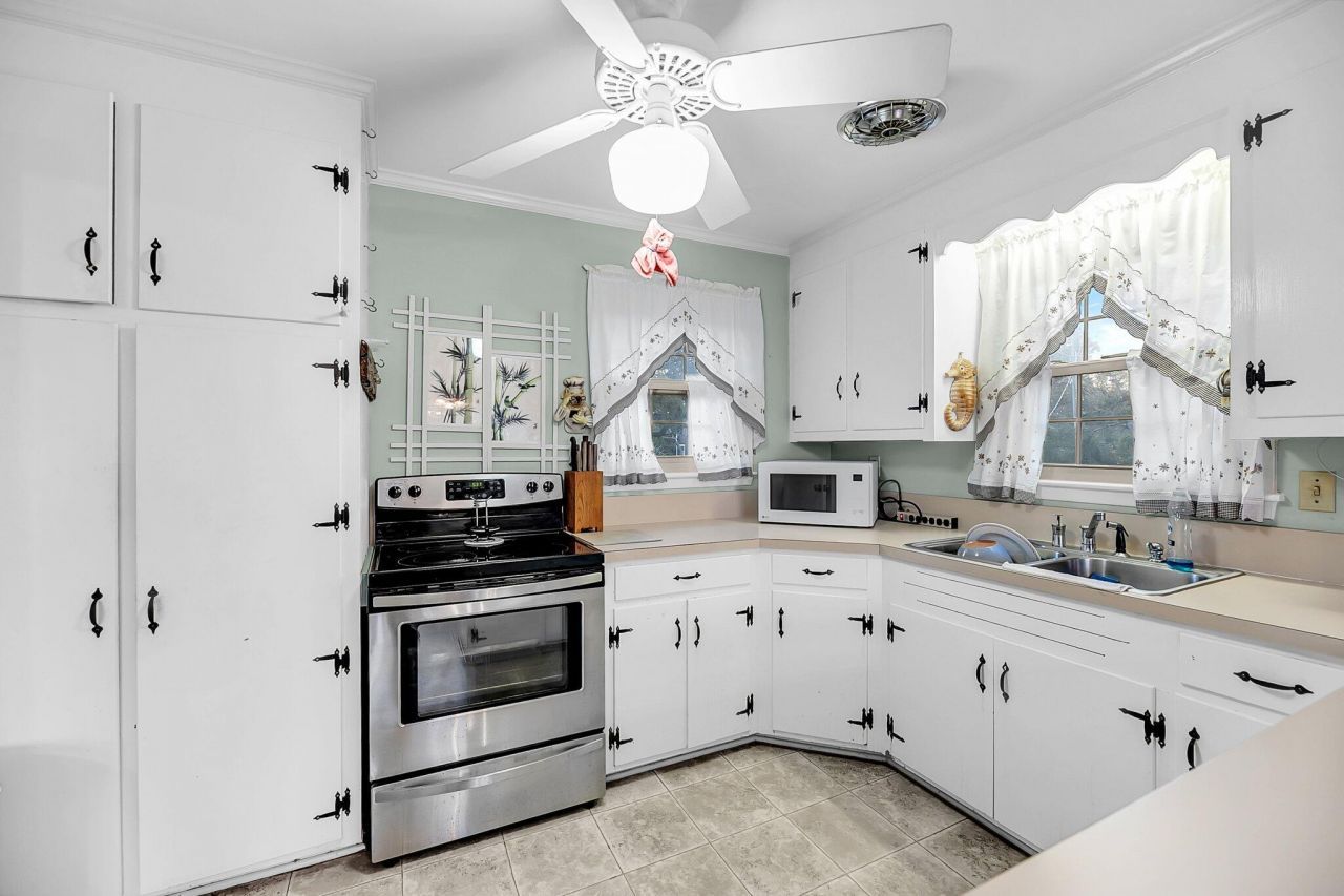 702 E Erie Avenue Photo 47