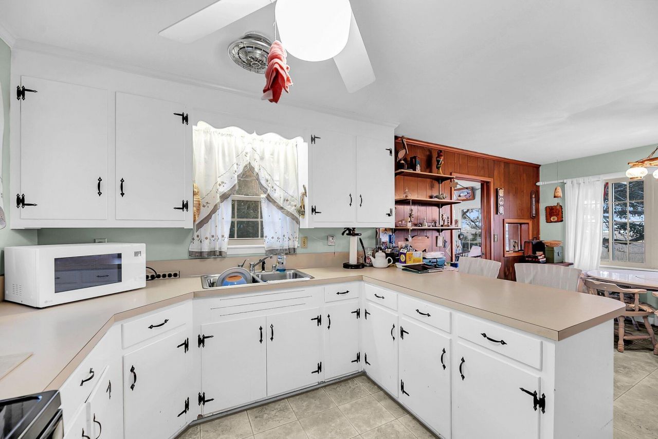 702 E Erie Avenue Photo 48