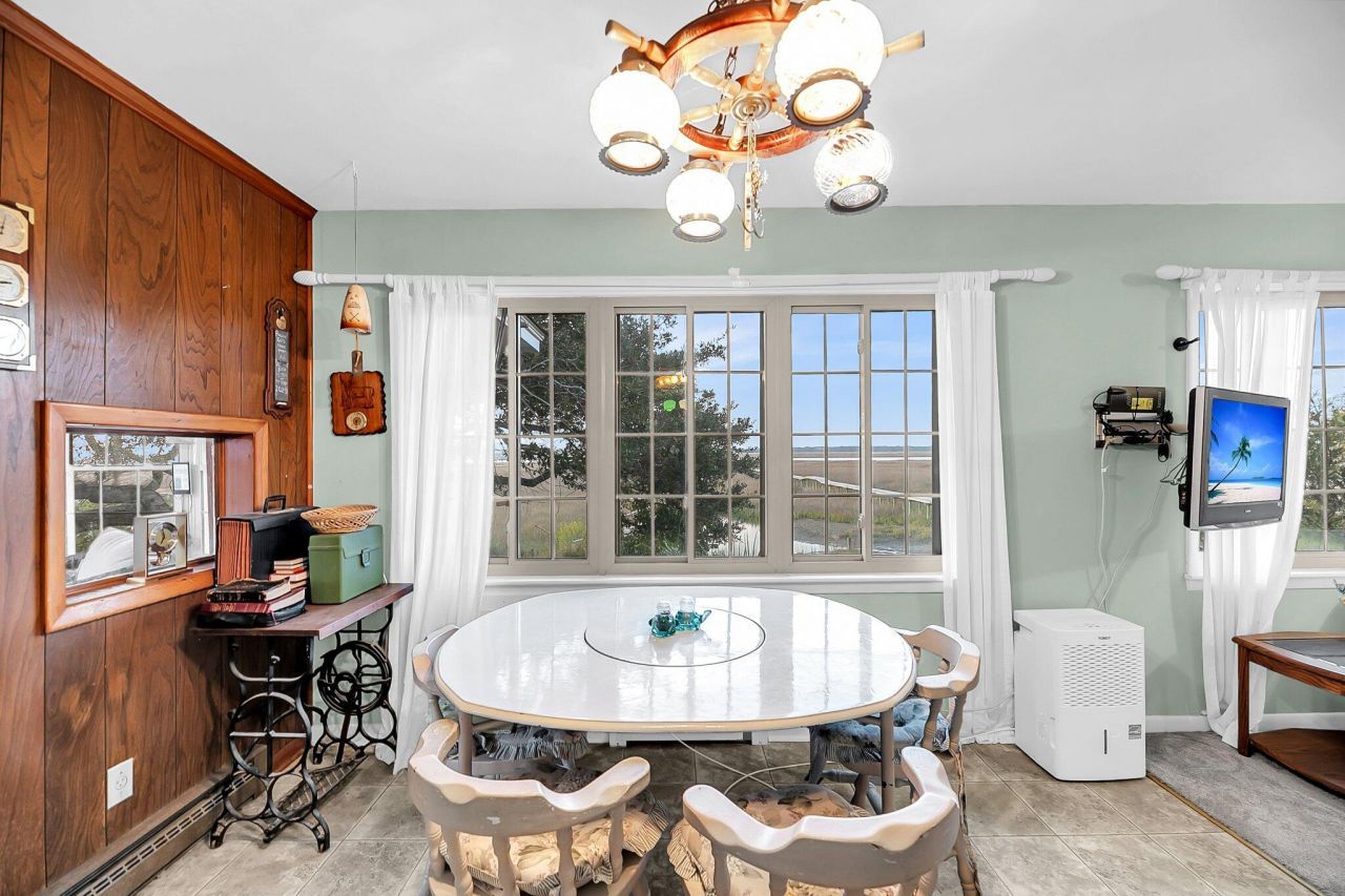 702 E Erie Avenue Photo 49