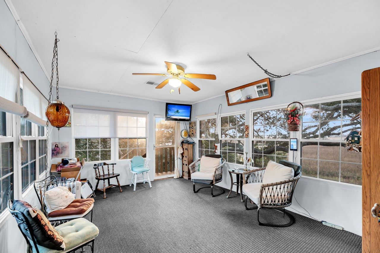 702 E Erie Avenue Photo 51