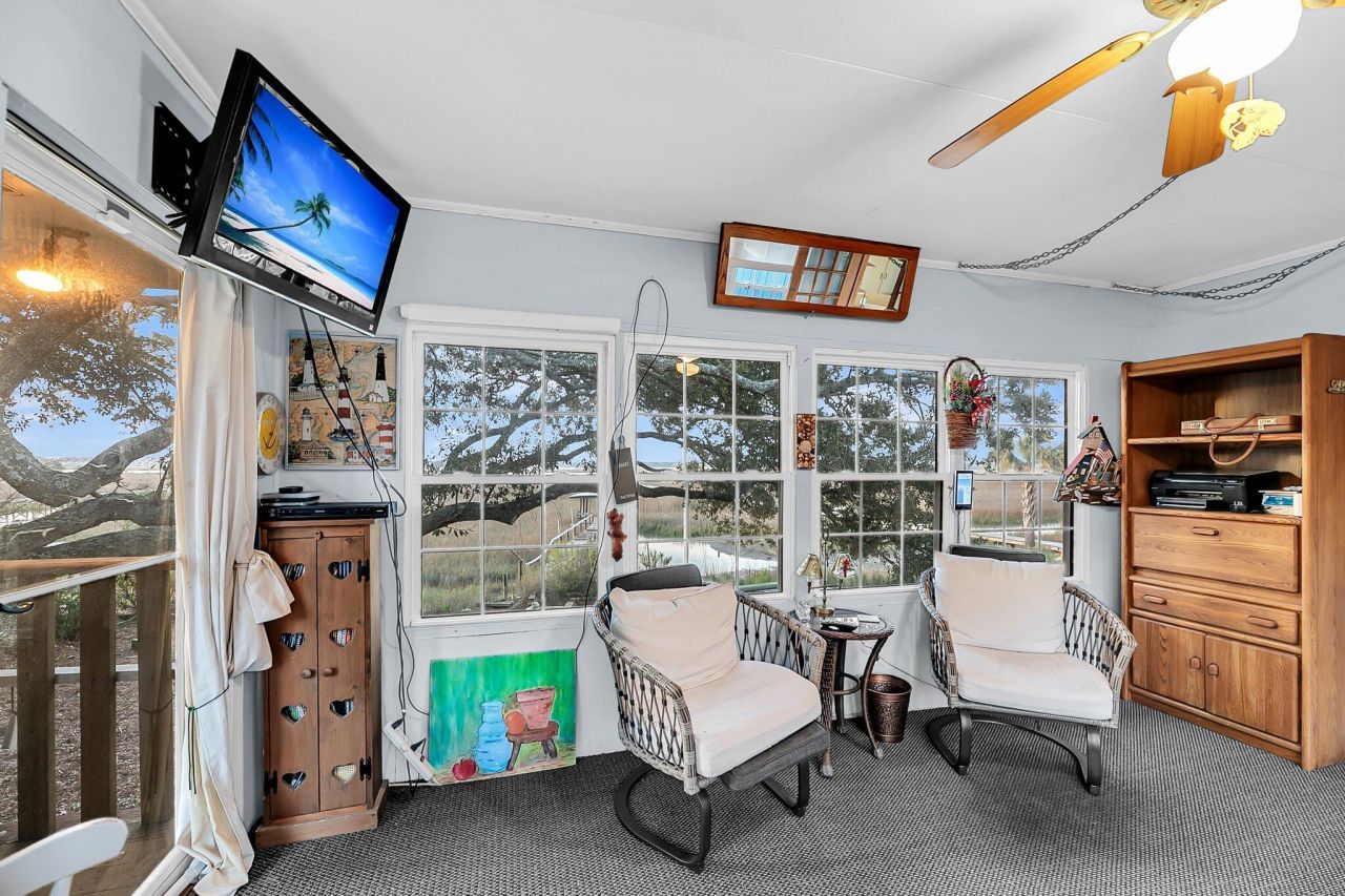 702 E Erie Avenue Photo 52