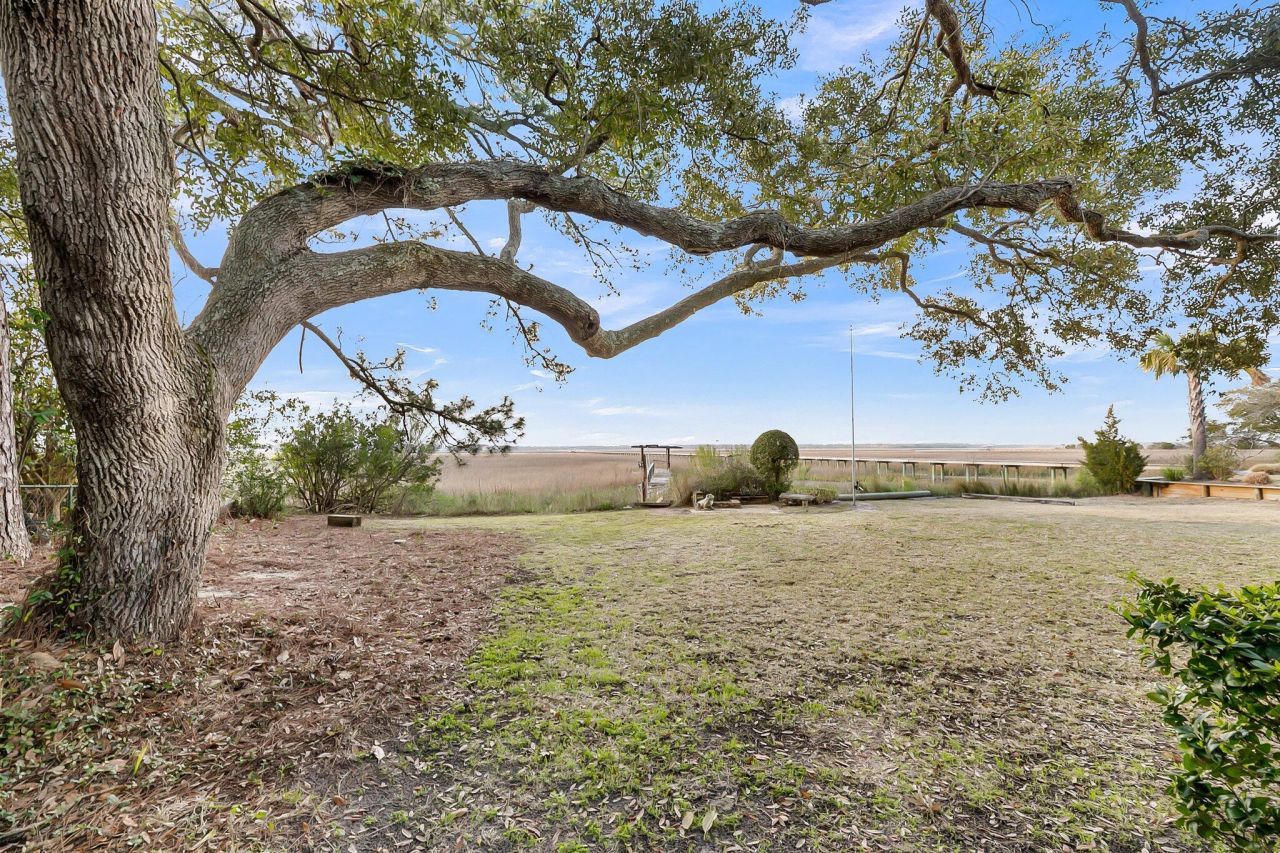 702 E Erie Avenue Photo 6