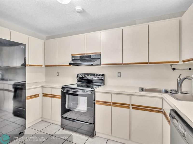 499 SE 13th Street, Unit 8E, Fort Lauderdale, FL 33316 Photo