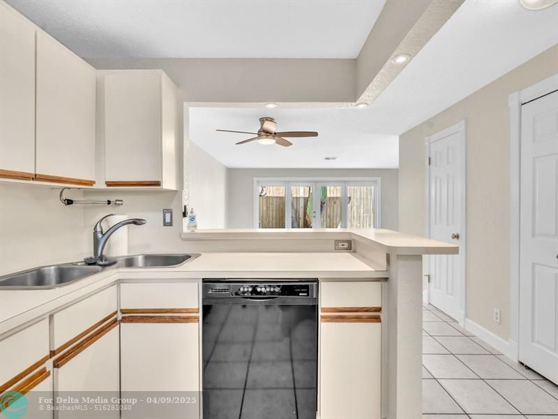 499 SE 13th Street, Unit 8E, Fort Lauderdale, FL 33316 Photo
