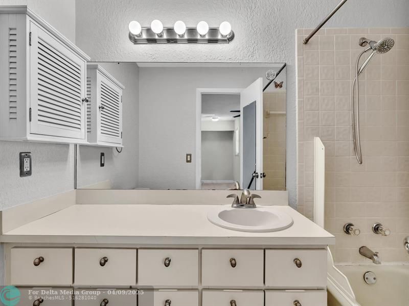 499 SE 13th Street, Unit 8E, Fort Lauderdale, FL 33316 Photo