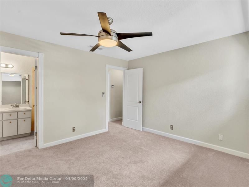 499 SE 13th Street, Unit 8E, Fort Lauderdale, FL 33316 Photo