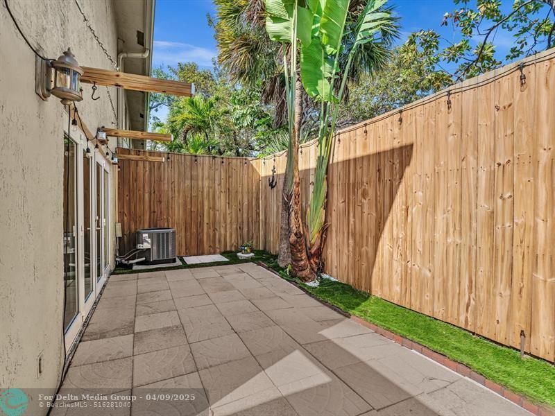 499 SE 13th Street, Unit 8E, Fort Lauderdale, FL 33316 Photo