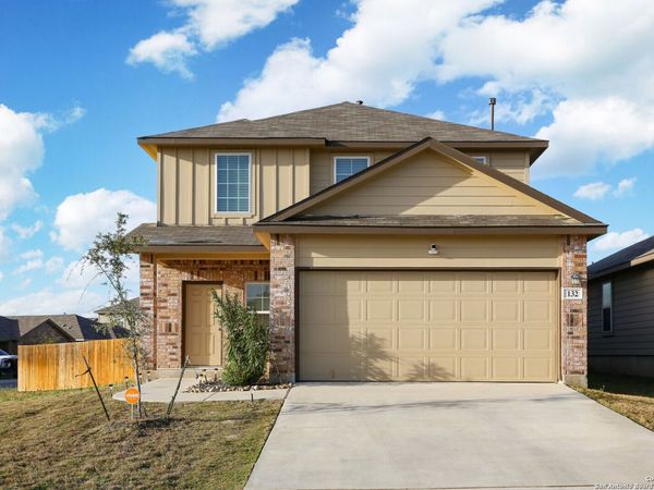 132 Bunkers Hill, Floresville, TX 78114