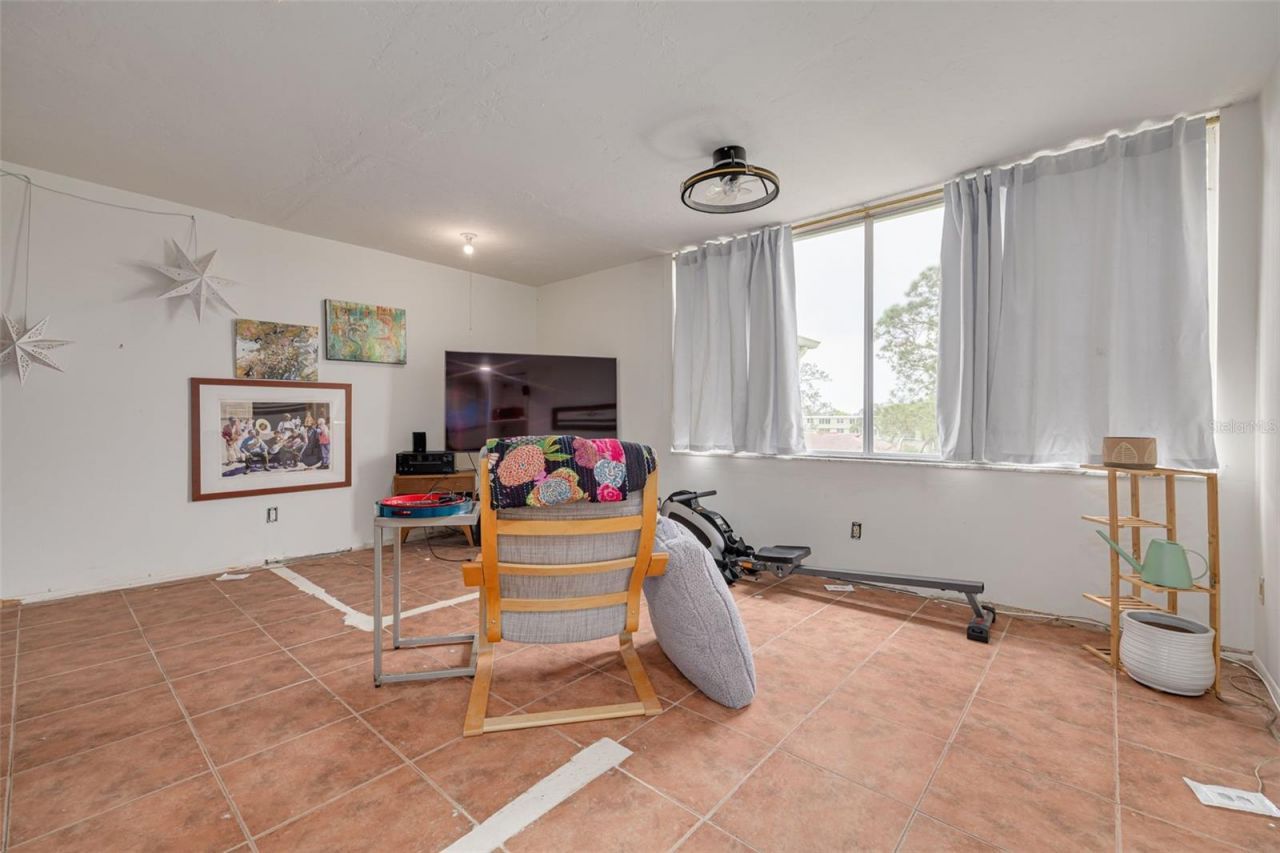 4885 1st Street Ne, Unit 305, Saint Petersburg, FL 33703 Photo