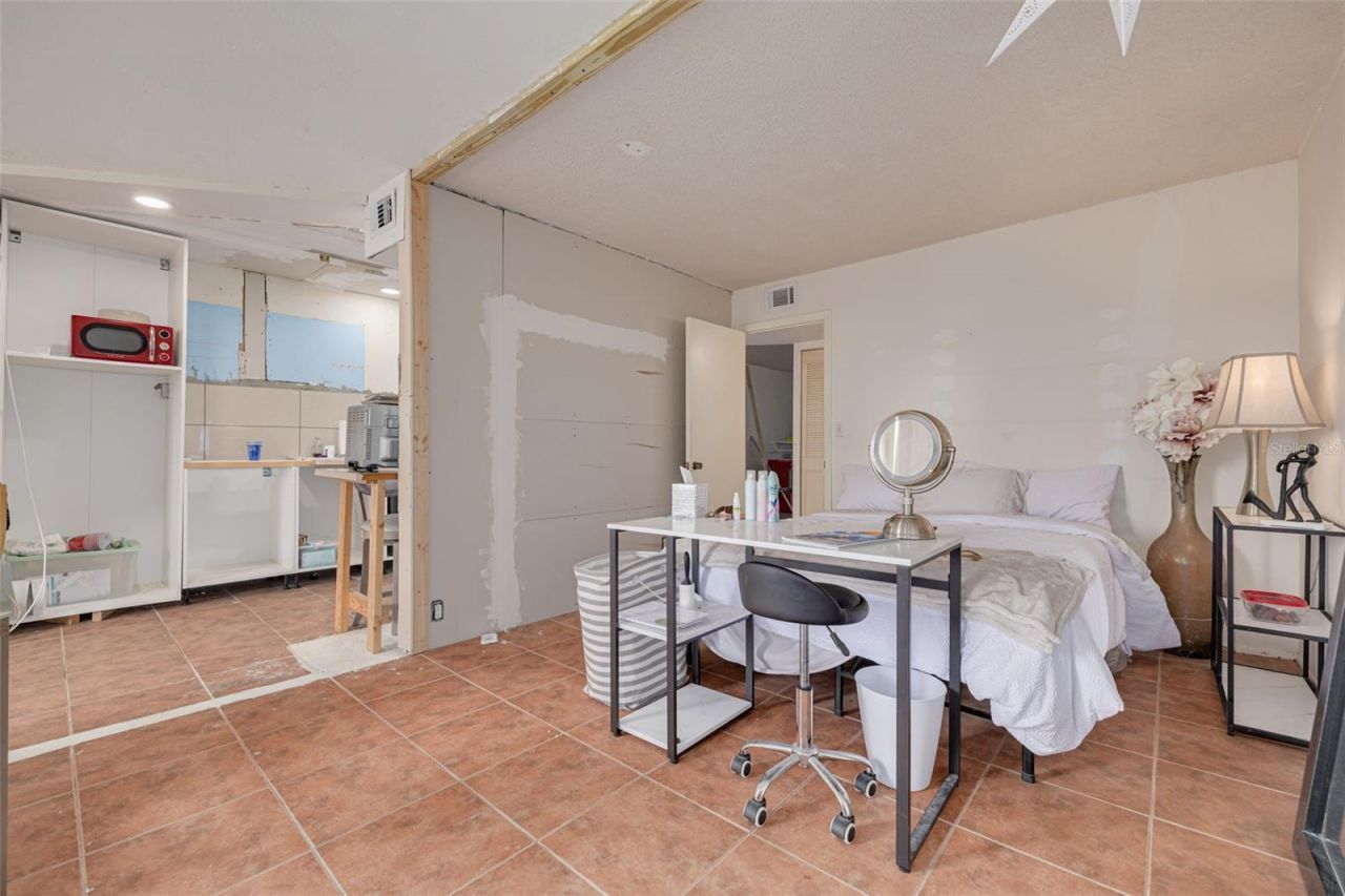 4885 1st Street Ne, Unit 305, Saint Petersburg, FL 33703 Photo