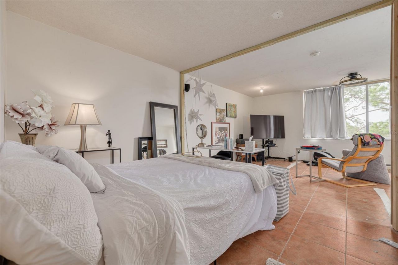 4885 1st Street Ne, Unit 305, Saint Petersburg, FL 33703 Photo