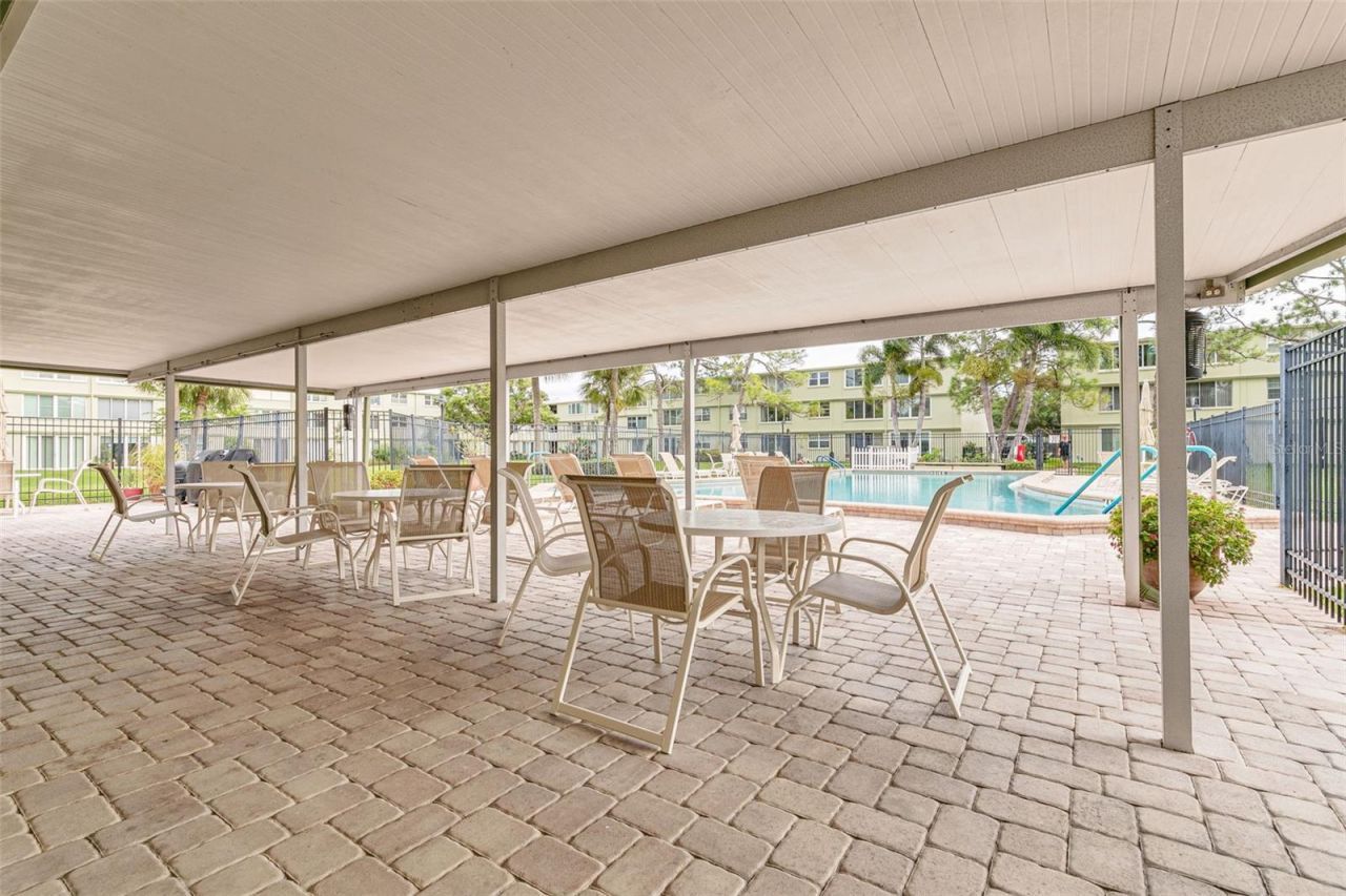 4885 1st Street Ne, Unit 305, Saint Petersburg, FL 33703 Photo