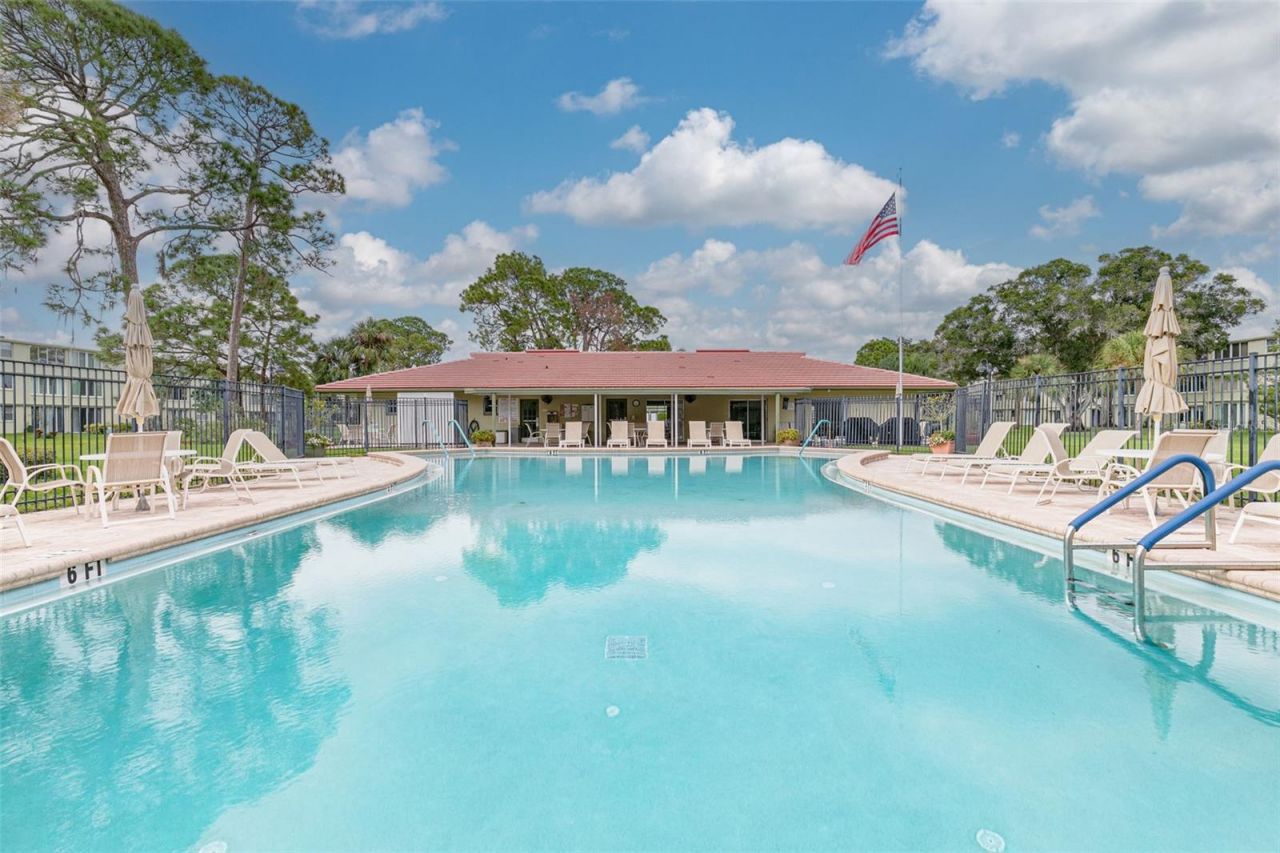 4885 1st Street Ne, Unit 305, Saint Petersburg, FL 33703 Photo