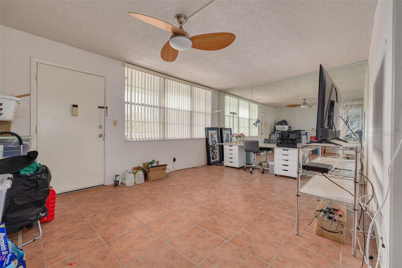 4885 1st Street Ne, Unit 305, Saint Petersburg, FL 33703 Photo