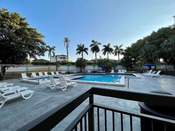 8290 Lake Dr, Unit 310, Doral, FL 33166