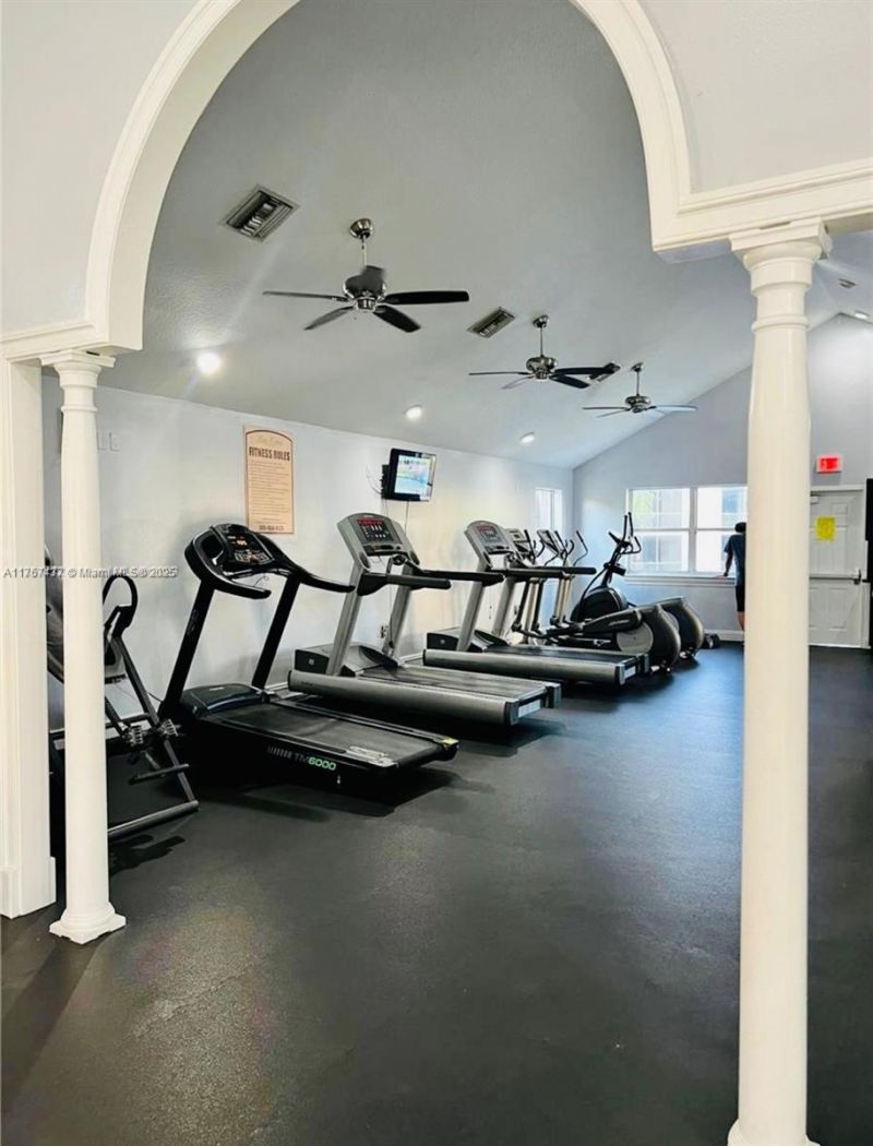 8290 Lake Dr, Unit 310, Doral, FL 33166 Photo