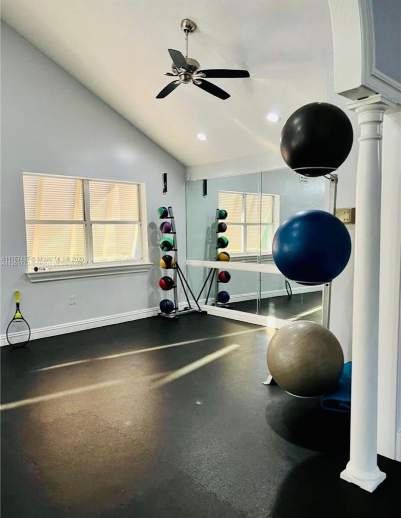 8290 Lake Dr, Unit 310, Doral, FL 33166 Photo