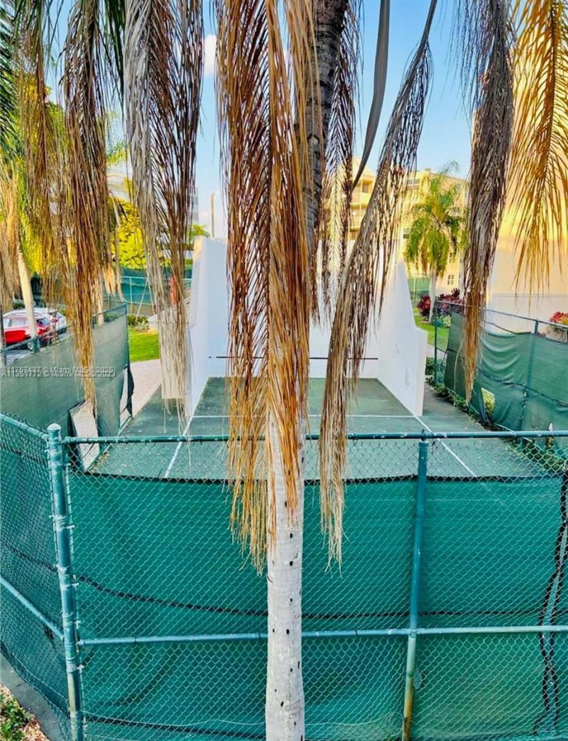 8290 Lake Dr, Unit 310, Doral, FL 33166 Photo