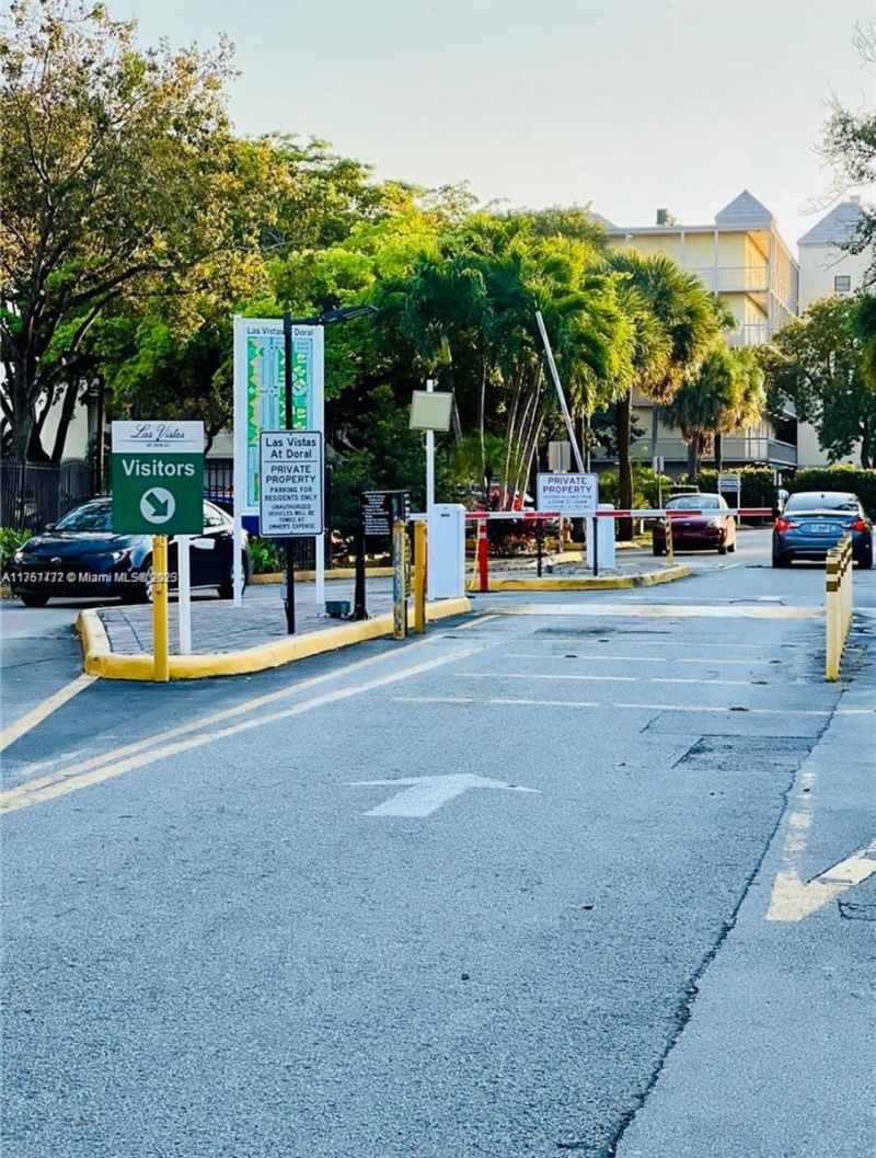 8290 Lake Dr, Unit 310, Doral, FL 33166 Photo