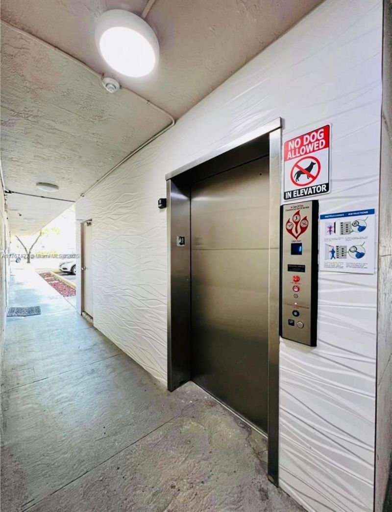 8290 Lake Dr, Unit 310, Doral, FL 33166 Photo