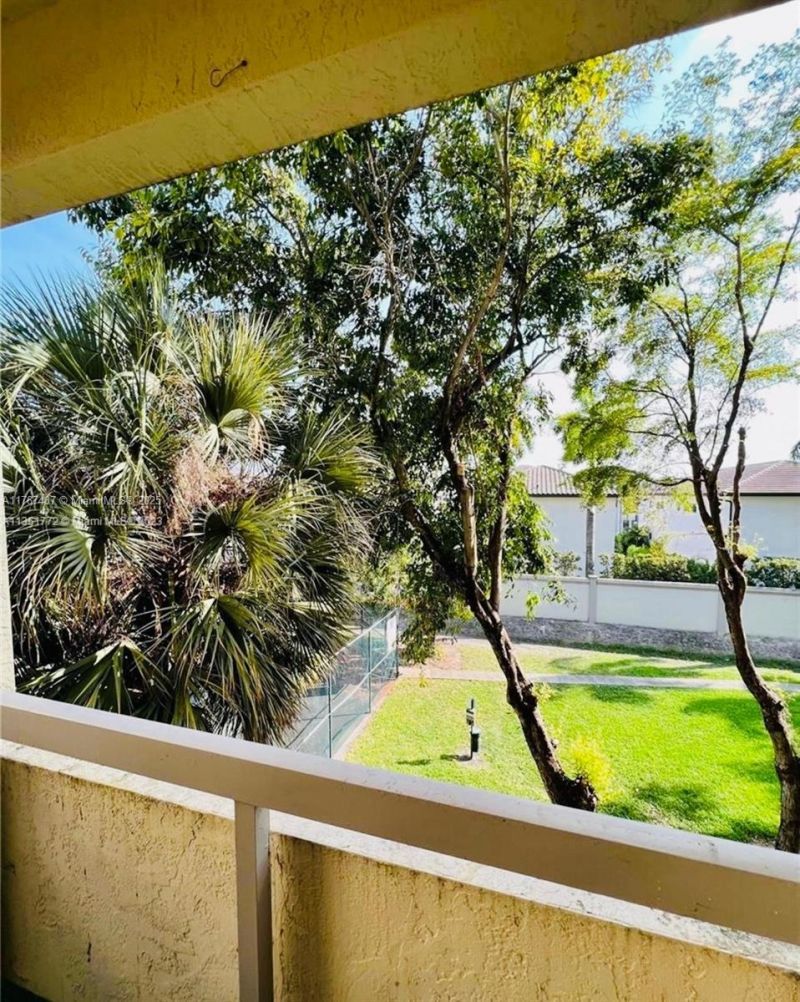 8290 Lake Dr, Unit 310, Doral, FL 33166 Photo