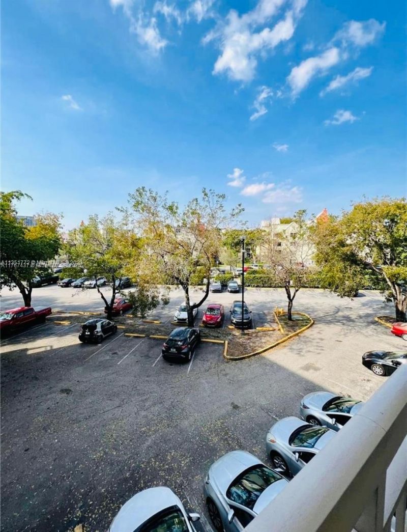 8290 Lake Dr, Unit 310, Doral, FL 33166 Photo