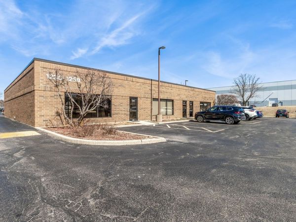 1230 Allanson Road, Mundelein, IL 60060