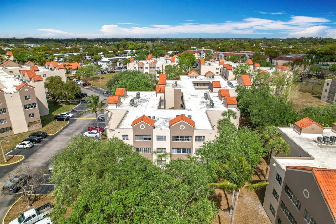 6065 NW 186th Street, Unit 312, Hialeah, FL 33015 Photo