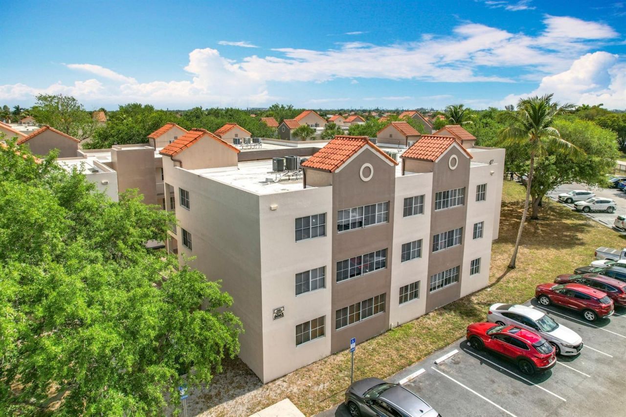 6065 NW 186th Street, Unit 312, Hialeah, FL 33015 Photo
