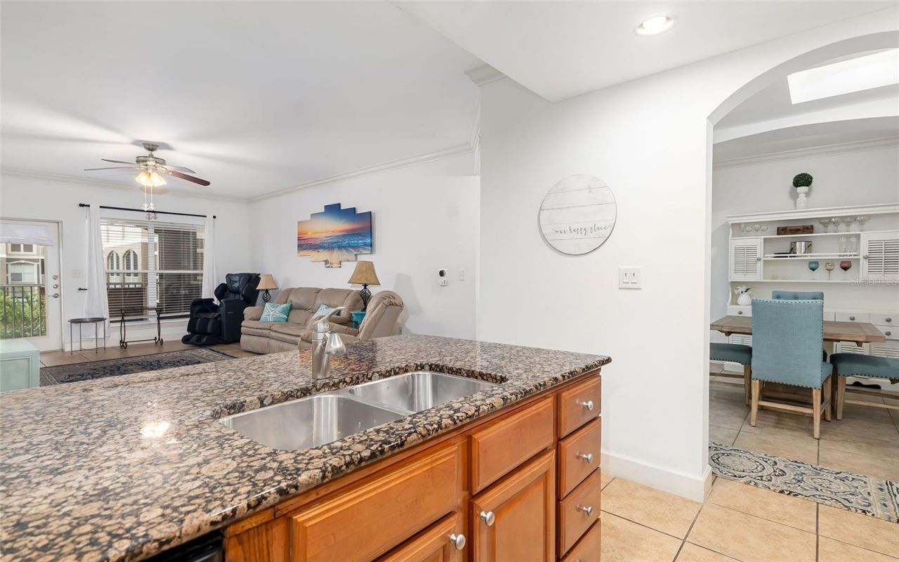 808 3rd Avenue W, Unit 205, Bradenton, FL 34205 Photo