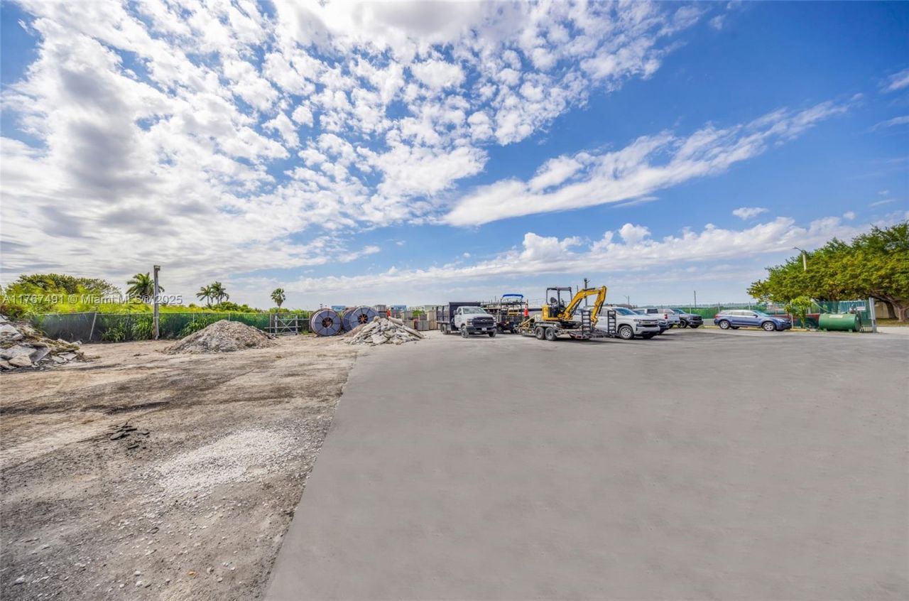 15077 SW 137 St, Kendall, FL 33196 Photo