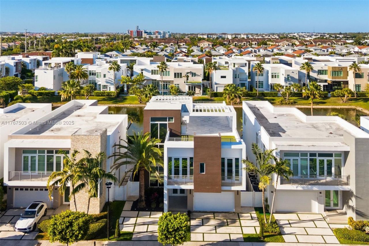 10561 NW 67th Ter, Unit 10561, Doral, FL 33178 Photo