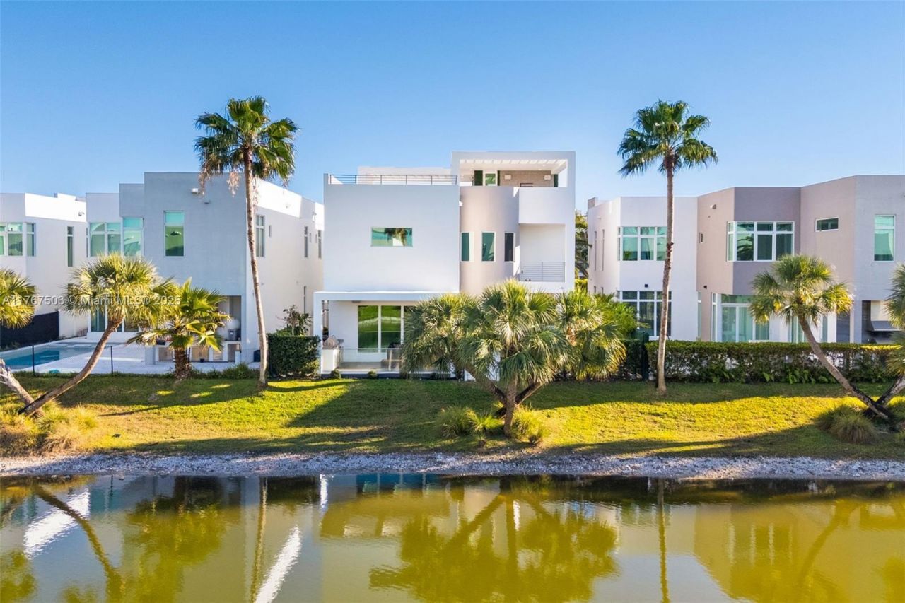 10561 NW 67th Ter, Unit 10561, Doral, FL 33178 Photo