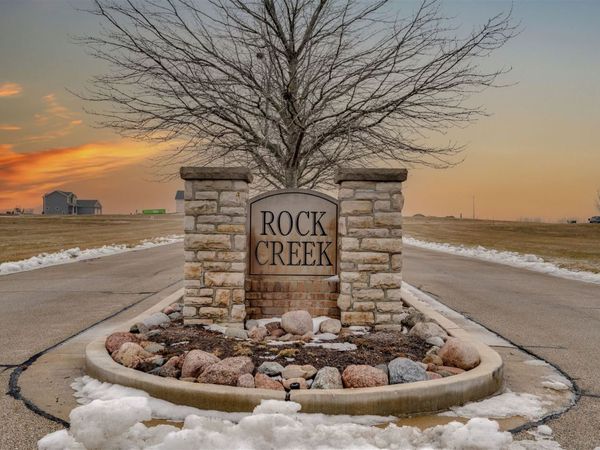 4 Cobblestone Avenue, Carlock, IL 61725