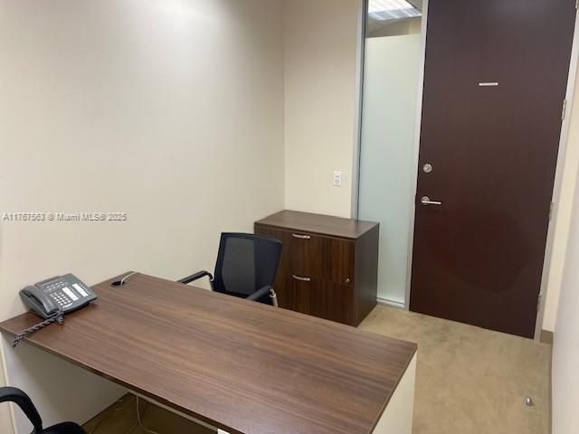 100 SE 2 St, Unit 2000, Miami, FL 33131 Photo