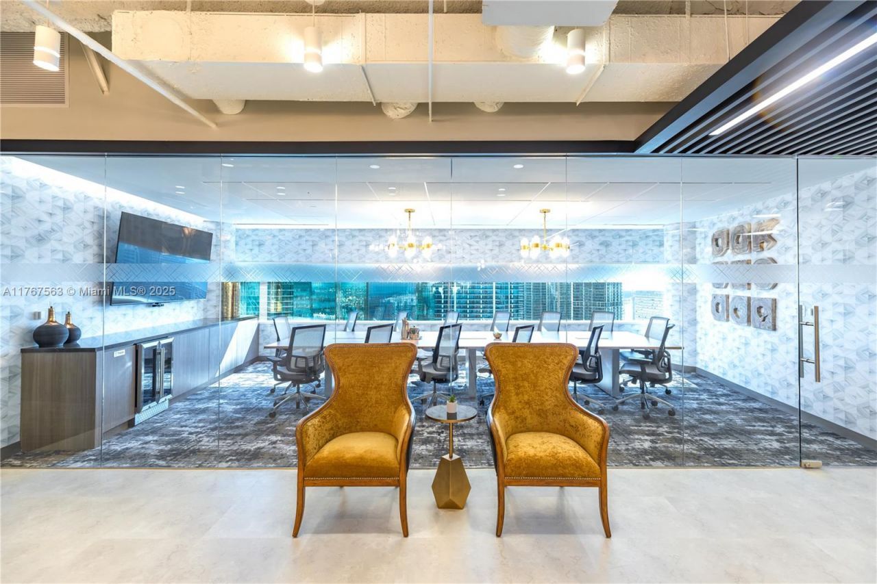 100 SE 2 St, Unit 2000, Miami, FL 33131 Photo