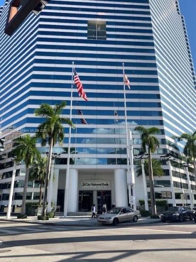 100 SE 2 St, Unit 2000, Miami, FL 33131 Photo
