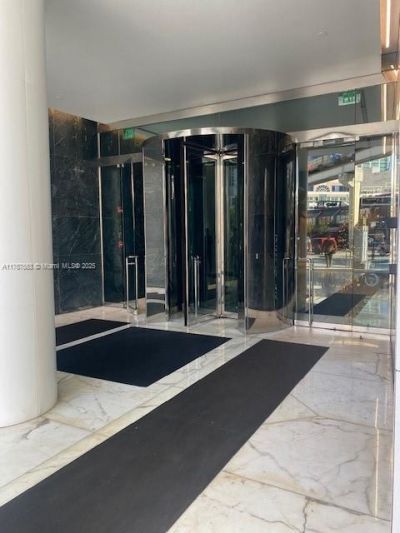 100 SE 2 St, Unit 2000, Miami, FL 33131 Photo