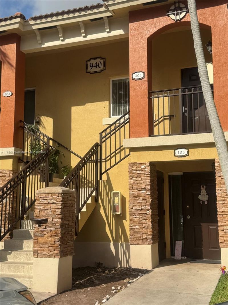 940 NE 33rd Ter, Unit 103, Homestead, FL 33033 Photo