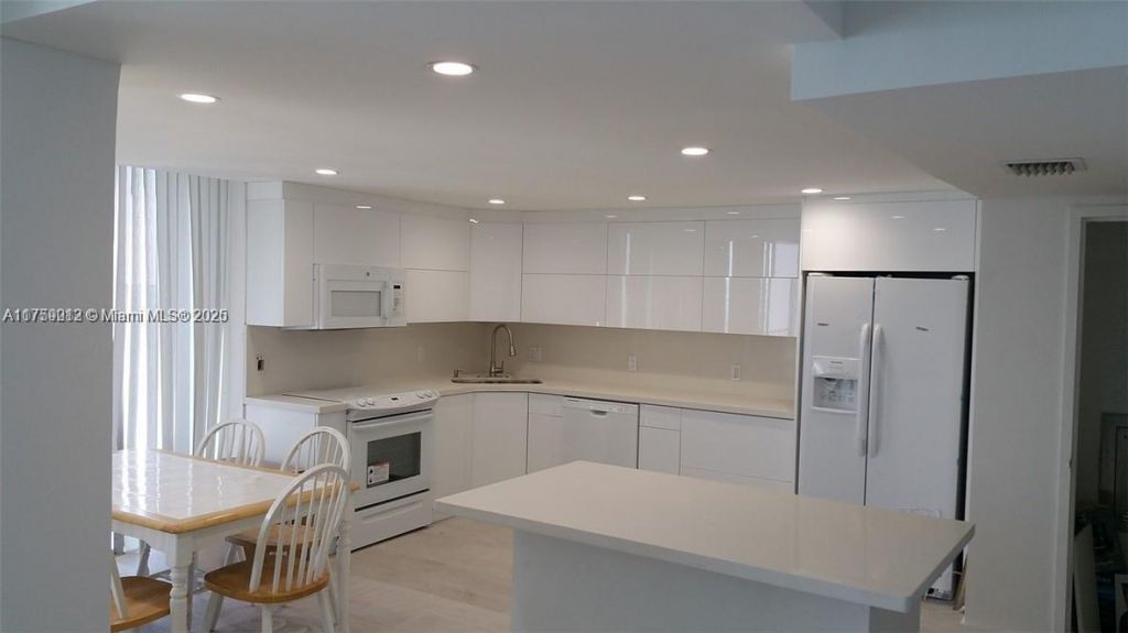 881 Ocean Dr, Unit 22F, Key Biscayne, FL 33149 Photo