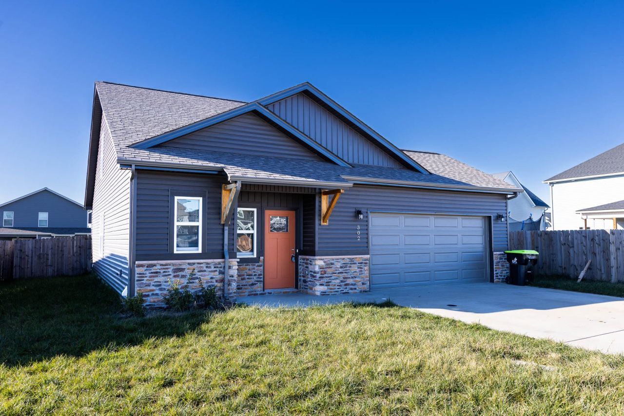 302 Elwell Rd, Clarksville, TN 37042 Main Photo