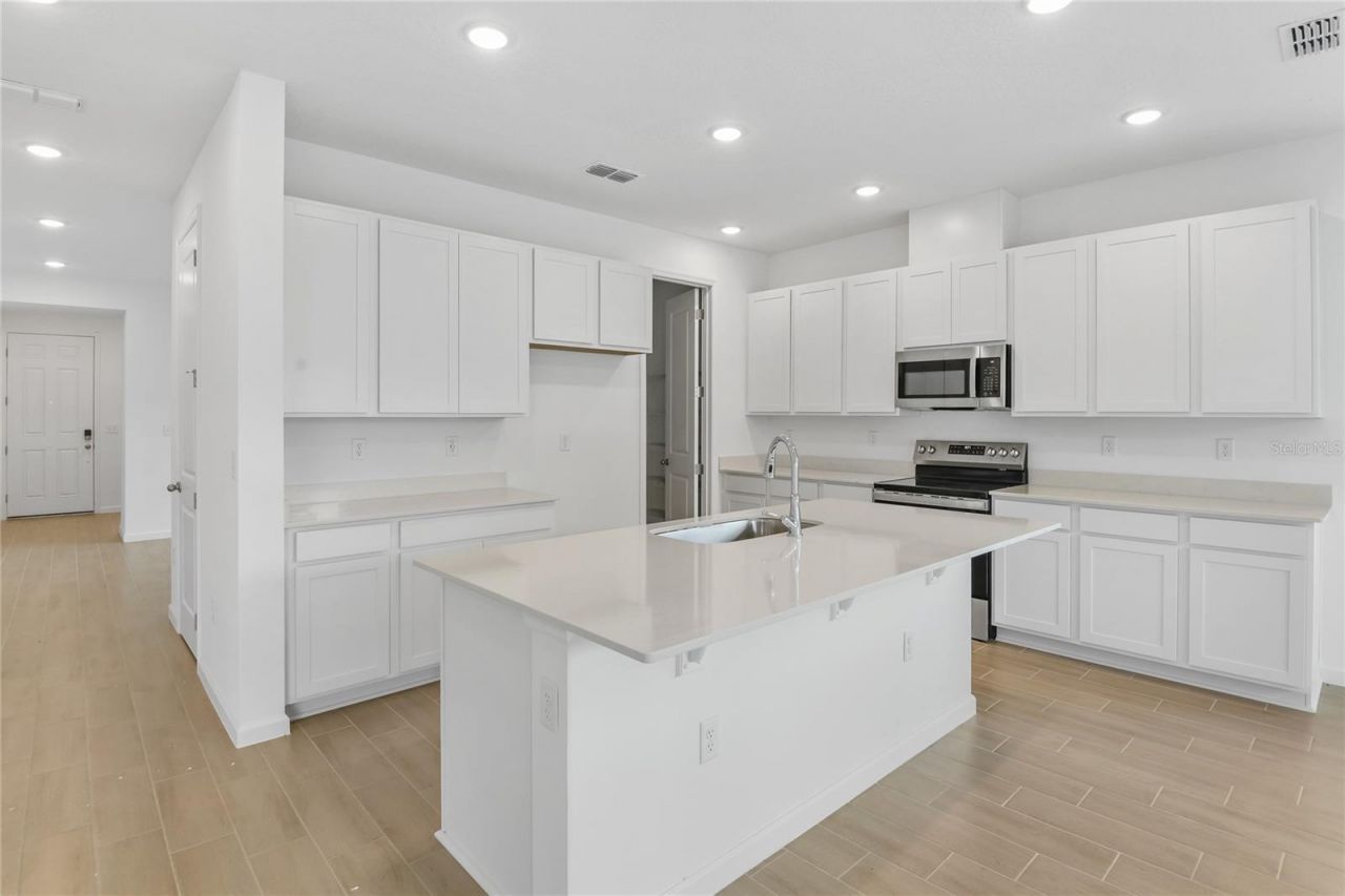 1011 Wisteria Way, Dundee, FL 33838 Photo