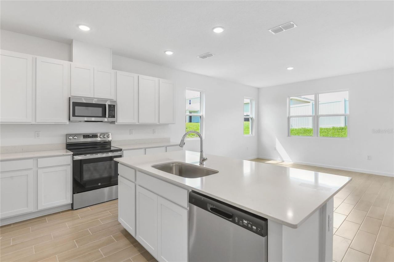 1011 Wisteria Way, Dundee, FL 33838 Photo