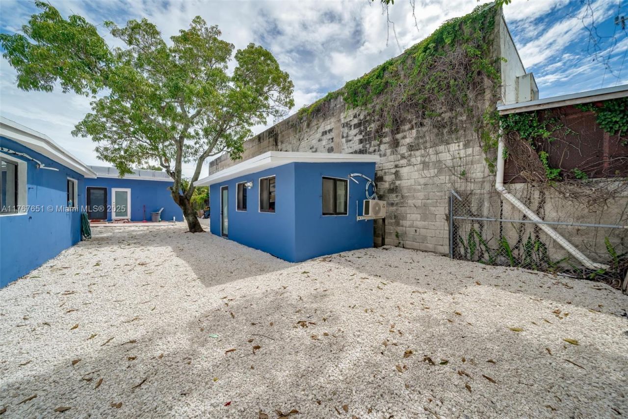 247 NW 54th St, Miami, FL 33127 Photo