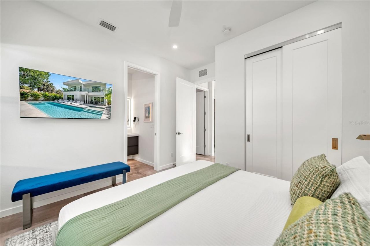 2327 Hillview Street, Sarasota, FL 34239 Photo